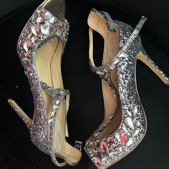 Jeweled Badgley Mischka Silver Heels - Picture 5 of 5